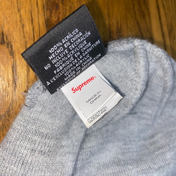 Supreme New Era Beanie - Picture 7 of 9